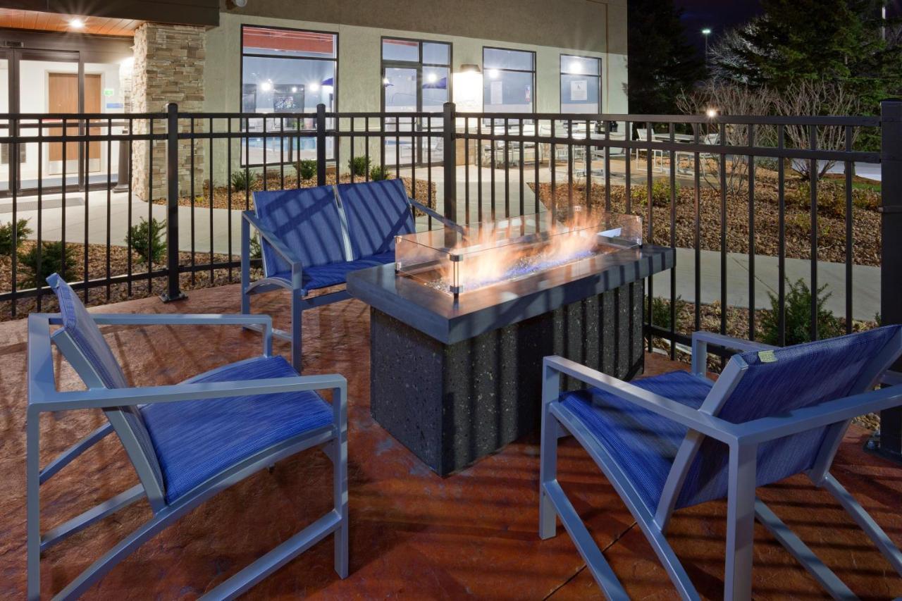 Holiday Inn Express Hotel & Suites Minneapolis-Golden Valley By Ihg Saint Louis Park Exterior photo