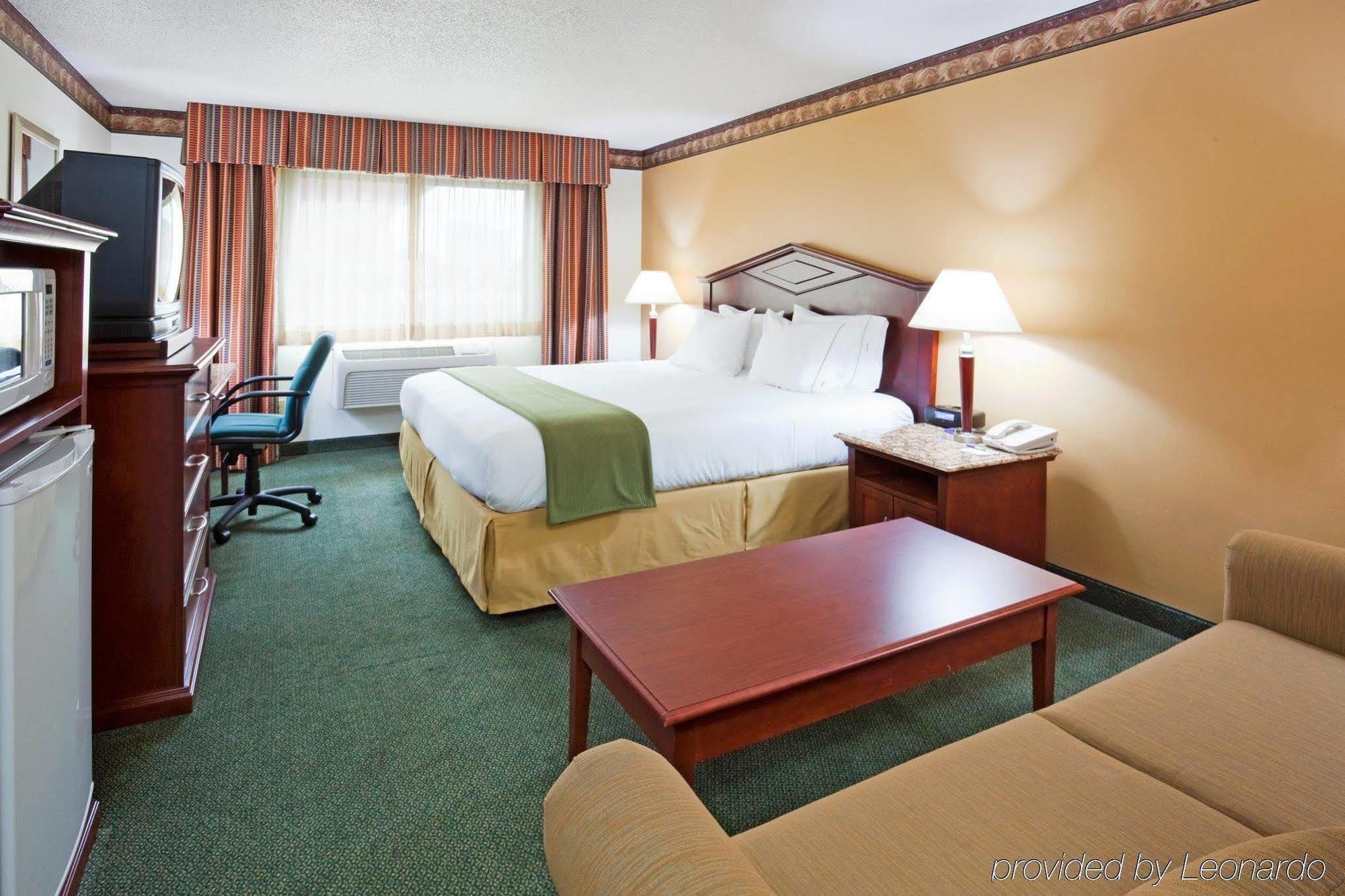 Holiday Inn Express Hotel & Suites Minneapolis-Golden Valley By Ihg Saint Louis Park Room photo