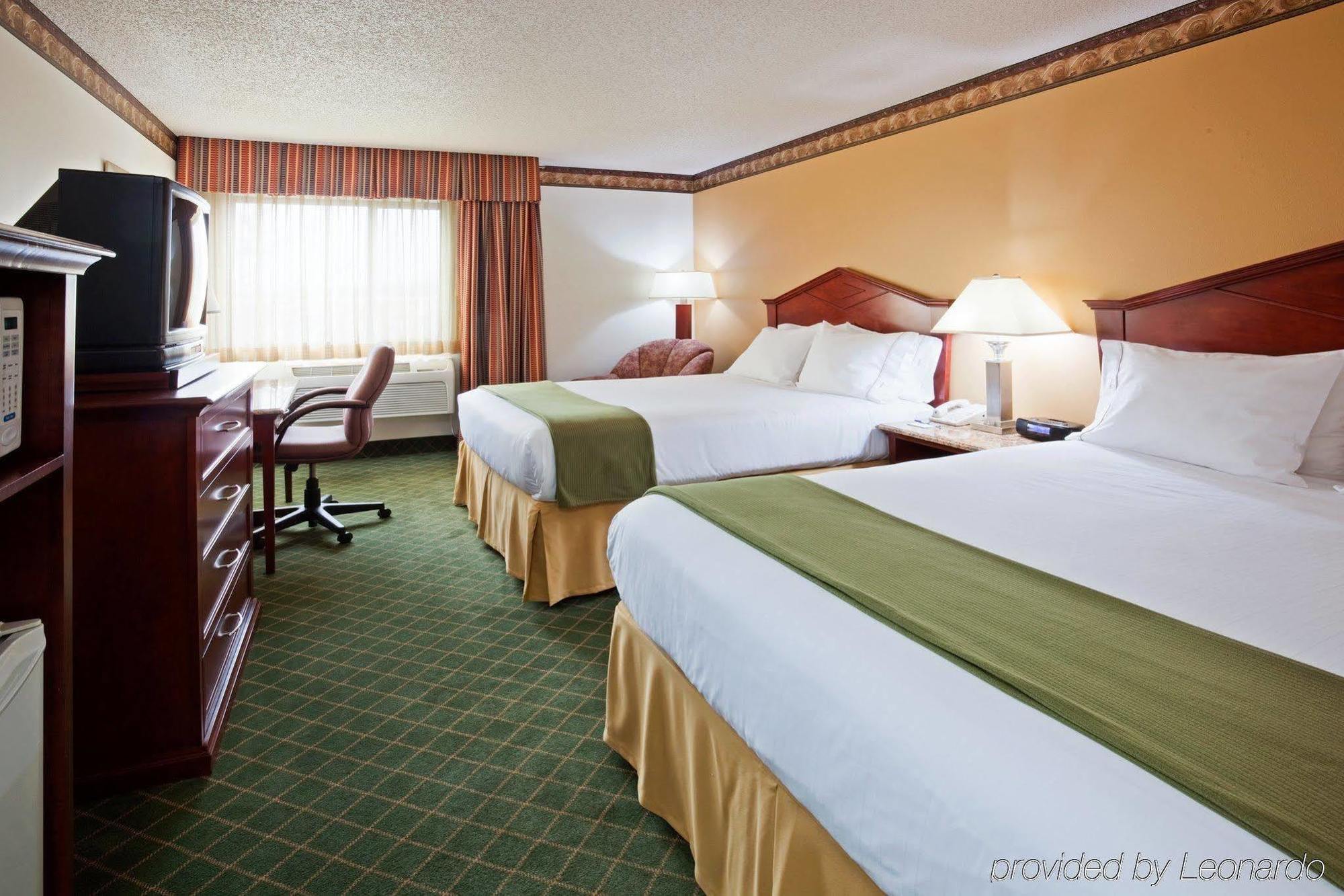 Holiday Inn Express Hotel & Suites Minneapolis-Golden Valley By Ihg Saint Louis Park Room photo