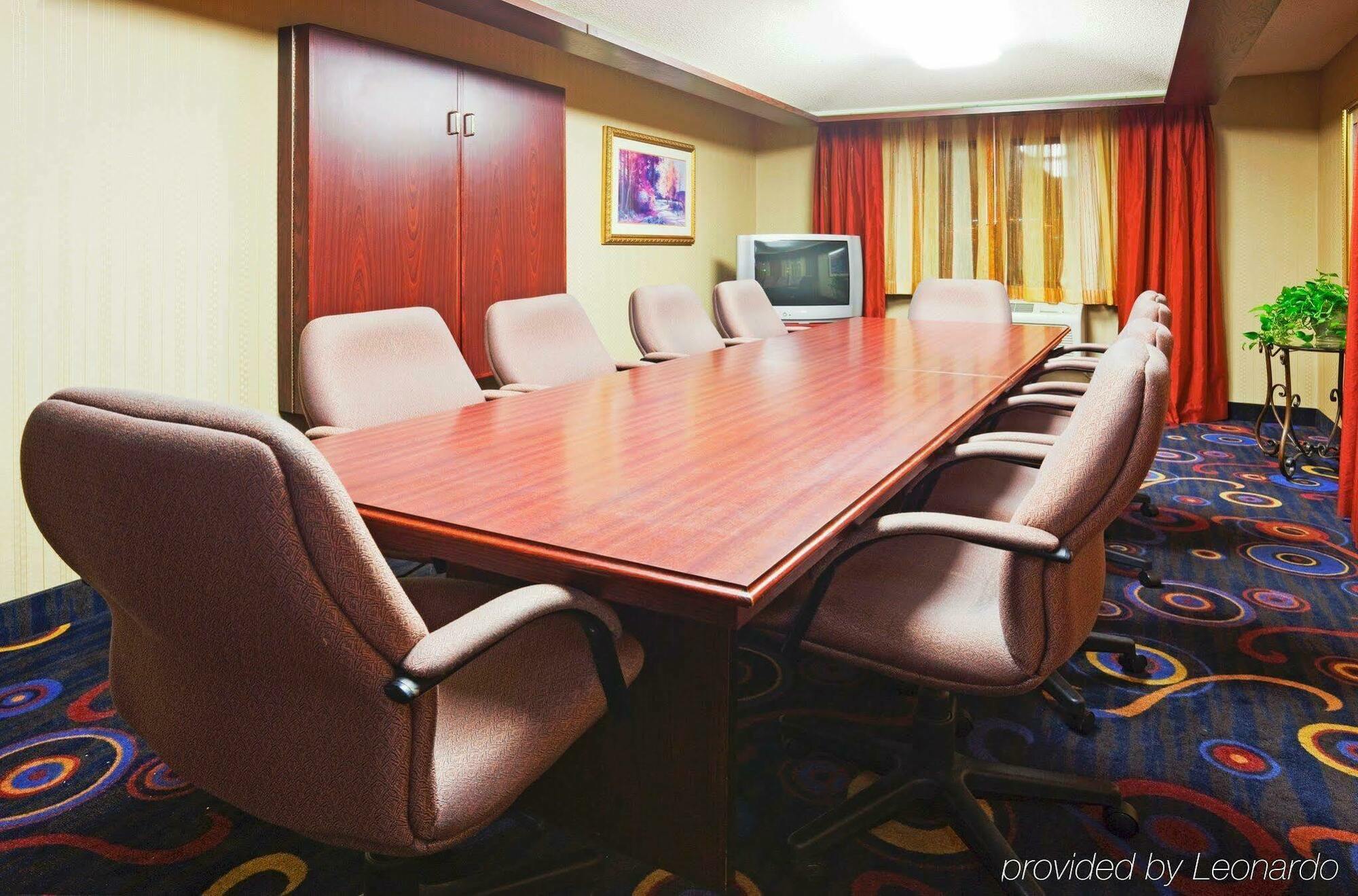 Holiday Inn Express Hotel & Suites Minneapolis-Golden Valley By Ihg Saint Louis Park Facilities photo