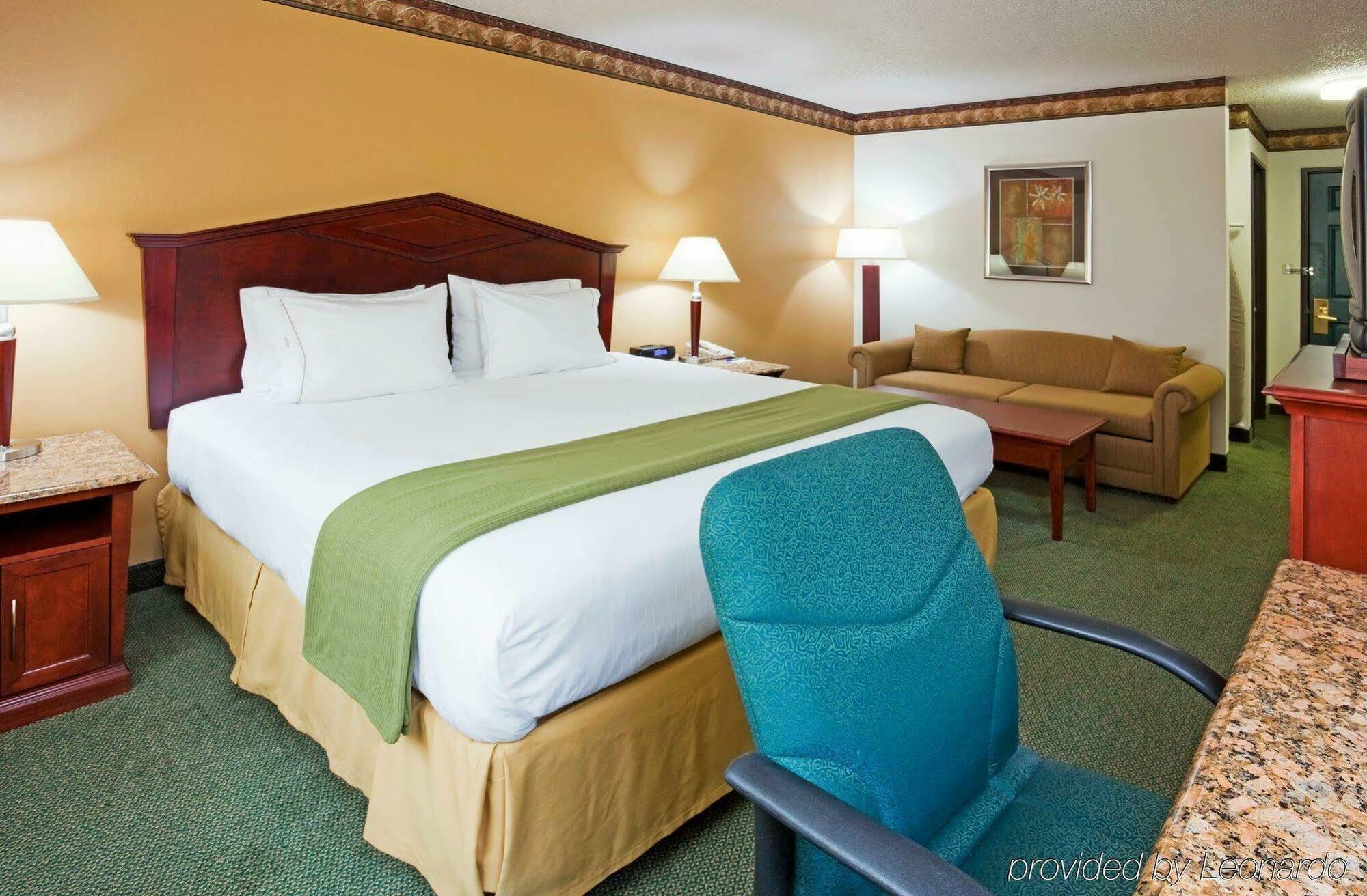 Holiday Inn Express Hotel & Suites Minneapolis-Golden Valley By Ihg Saint Louis Park Room photo